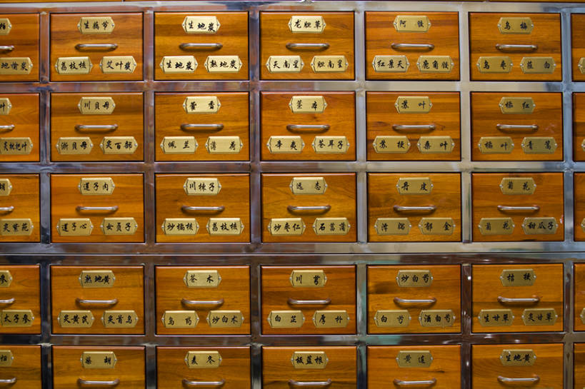 无人,医院,商店,横图,室内,白天,植物,抽屉,北京,中国,亚洲,一排,许多,药,准备,整齐,标签,材料,格子,草药,药草,很多,传统,中药,古代,排列,医疗用品,汉字,摄影,药房,展览,医疗,药箱,队列,中国文化,药材,中草药,东亚,医疗机构,中药材,本草,替代疗法,彩图,病院,诊所,传统文化,成分,bj175