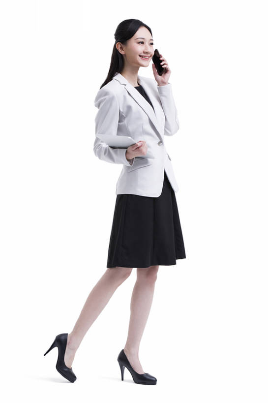 东方人,成年人,一个人,商务人士,商务女性,笑,打电话,微笑,露齿笑,竖图,留白,抠图,白色背景,侧面,高跟鞋,商务,时尚,快乐,幸福,成功,信心,电脑,笔记本电脑,技术,手机,北京,中国,亚洲,仅一个年轻女性,仅一个女性,仅一个人,连接,握,正装,网络,联系,通讯设备,现代,职业,活力,握着,摄影,便利,无线,享乐,通信设备,无线网络,便携式,无线上网,便携式电脑,平板电脑,智能手机,东亚,无线电技术,手提电脑,年轻女性,女人,女性,亚洲人,中国人,年轻人,白领,步行,沟通,说话,彩图,全身,影棚拍摄,欢乐,办公室职员,bj175