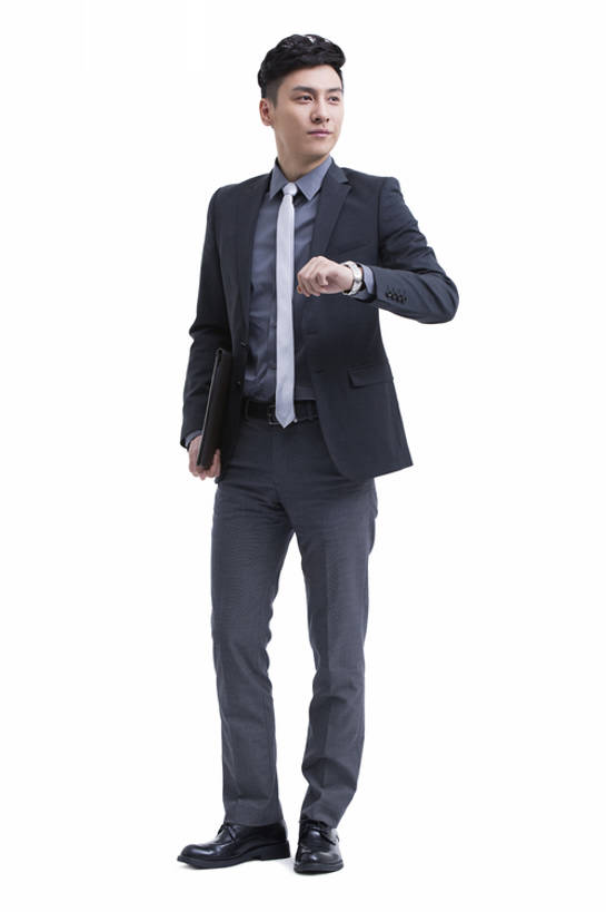 东方人,成年人,中年人,一个人,商务人士,商务男性,微笑,竖图,留白,抠图,白色背景,正面,衬衫,西装,商务,时尚,成功,信心,计划,北京,中国,亚洲,仅一个男性,仅一个人,仅一个中年男性,握,套装,正装,时间,手表,文件,领带,文件夹,注视,现代,观察,看,站着,职业,独立,规划,活力,握着,摄影,观看,等候,腕表,察看,核对,关注,肖像,忙碌,商务装,等,工薪阶层,东亚,一套,责任,男人,男性,中年男性,亚洲人,中国人,白领,上班族,彩图,全身,影棚拍摄,衬衣,办公室职员,校对,校勘,bj175