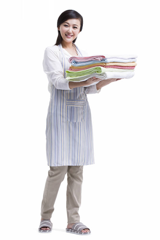 东方人,成年人,中年人,老年人,一个人,家庭主妇,笑,微笑,露齿笑,竖图,留白,抠图,白色背景,正面,家务,快乐,幸福,北京,中国,亚洲,仅一个女性,仅一个人,一排,握,堆叠,整齐,围裙,折叠,注视,休闲装,干净,排列,毛巾,拖鞋,观察,看,站着,仅一个中年女性,握着,摄影,生活方式,观看,察看,卫生,消毒,享乐,洗衣房,队列,关注,清新,肖像,东亚,柔和,老年女性,女人,女性,中年女性,亚洲人,中国人,步行,清洗,洗涤,彩图,全身,影棚拍摄,欢乐,例行公事,家务劳动,bj175
