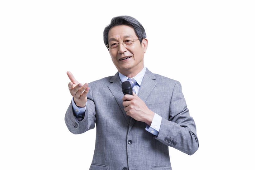 东方人,成年人,老年人,一个人,商务人士,教师,商务男性,笑,微笑,露齿笑,横图,留白,抠图,白色背景,正面,衬衫,西装,快乐,幸福,成功,北京,中国,亚洲,仅一个男性,仅一个人,握,套装,正装,会议,眼镜,领带,手势,演讲,站着,仅一个老年男性,职业,活力,握着,摄影,生活方式,报告,权威,麦克风,领导,享乐,解释,演说,肖像,商务装,宣传,工薪阶层,东亚,一套,鼓动,记者招待会,讲演,把握,老年男性,男人,男性,亚洲人,中国人,白领,讲师,上班族,说话,半身,彩图,影棚拍摄,衬衣,欢乐,打手势,首席执行官,掌控,bj175