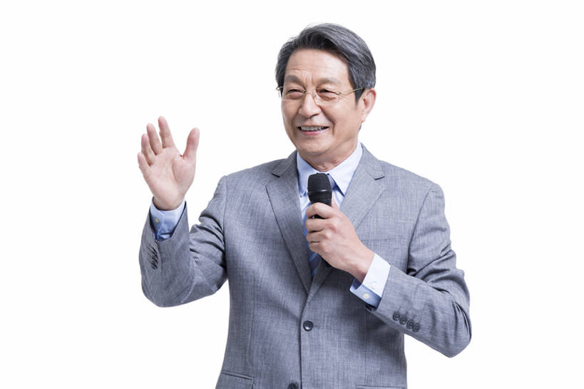 东方人,成年人,老年人,一个人,商务人士,教师,商务男性,笑,微笑,露齿笑,横图,留白,抠图,白色背景,正面,衬衫,西装,快乐,幸福,成功,北京,中国,亚洲,仅一个男性,仅一个人,握,套装,正装,会议,眼镜,领带,手势,演讲,站着,仅一个老年男性,职业,活力,握着,摄影,生活方式,报告,权威,麦克风,领导,享乐,解释,演说,肖像,商务装,宣传,工薪阶层,东亚,一套,鼓动,记者招待会,讲演,把握,老年男性,男人,男性,亚洲人,中国人,白领,讲师,上班族,说话,半身,彩图,影棚拍摄,衬衣,欢乐,打手势,首席执行官,掌控,bj175