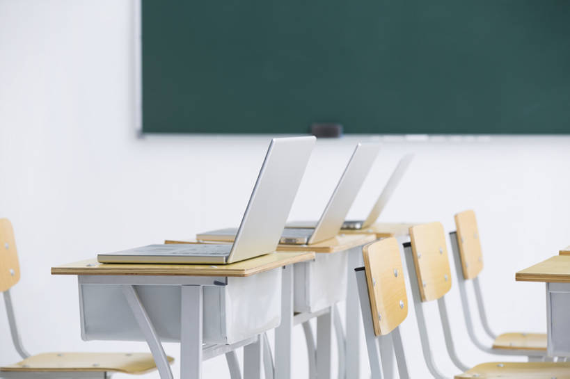 无人,横图,通讯,笔记本电脑,互联网,技术,静物,椅子,北京,中国,亚洲,一排,整齐,教育,书桌,排列,教室,摄影,生活方式,知识,队列,东亚,无线电技术,计算机,彩图,大学,老年大学,bj175