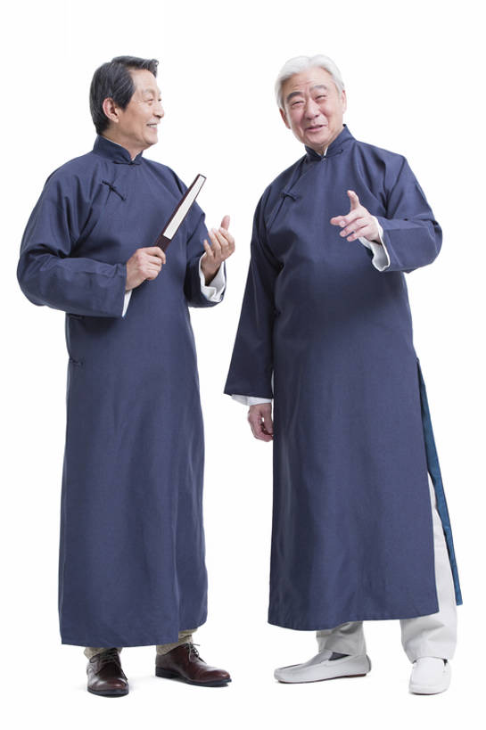 东方人,成年人,老年人,一个人,两个人,笑,微笑,露齿笑,竖图,留白,抠图,白色背景,正面,快乐,幸福,复古,北京,中国,亚洲,仅一个男性,仅一个人,表演,握,长袍,折扇,古典,年轻,注视,娱乐,表演者,传统,刺激,扮演,观察,看,手势,站着,仅一个老年男性,活力,乐趣,亲密,握着,摄影,生活方式,观看,幽默,察看,演出,享乐,关注,中国文化,肖像,古典风格,东亚,远古,陪同,陪伴,老年男性,男人,男性,亚洲人,中国人,说话,彩图,全身,影棚拍摄,传统服装,装扮,欢乐,喜剧演员,打手势,传统文化,人老心不老,伴随,相声,bj175