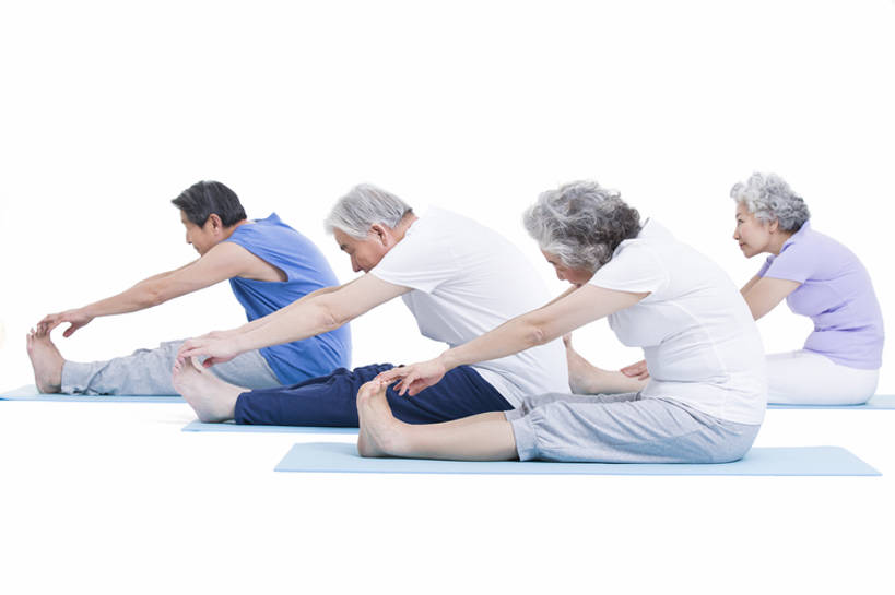 东方人,成年人,老年人,四个人,坐,盘腿,微笑,横图,白色背景,侧面,锻炼,快乐,幸福,北京,中国,亚洲,伸展,注视,休闲装,观察,看,休闲,健康,放松,力量,平衡,亲密,舒展,瑜珈,摄影,生活方式,观看,察看,退休,高雅,享乐,练习,关注,弹性,东亚,陪同,莲花坐式,柔和,技能,陪伴,普拉提训练法,老年男性,老年女性,男人,男性,女人,女性,亚洲人,中国人,休闲活动,盘腿而坐,盘膝,盘着腿的,盘着腿坐,双腿交叉,坐着,彩图,全身,影棚拍摄,欢乐,人老心不老,健身垫,伴随,bj175