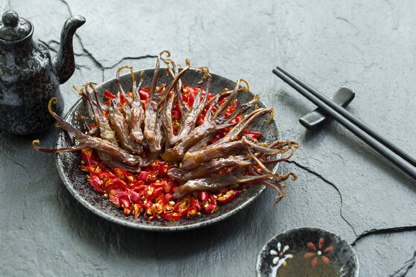 无人,横图,特写,吃饭,晚餐,午餐,茶,筷子,静物,餐具,北京,中国,亚洲,鸭子,壶,肉,熟食,香料,美味,食品,饮品,传统,鸭肉,剁椒,肉类,饮食,餐饮,食物,饮料,盘子,茶壶,中国菜,摄影,中国茶,筷子架,膳食,可口,清新,中国文化,腌肉,肉食,肉制品,东亚,鸭舌,主菜,腌制食品,开胃酱,适口,四川菜,茶杯,红辣椒,彩图,高角度拍摄,传统文化,bj175