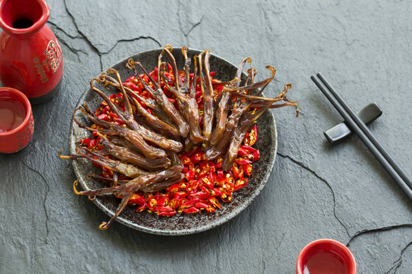 无人,横图,特写,吃饭,晚餐,午餐,筷子,静物,餐具,北京,中国,亚洲,鸭子,肉,熟食,香料,美味,食品,酒类,米酒,饮品,传统,鸭肉,剁椒,肉类,饮食,餐饮,酒,酒瓶,食物,饮料,盘子,酒杯,中国菜,摄影,筷子架,膳食,可口,清新,中国文化,腌肉,肉食,肉制品,东亚,鸭舌,主菜,腌制食品,适口,四川菜,江米酒,醪糟,糯米酒,红辣椒,彩图,高角度拍摄,传统文化,bj175