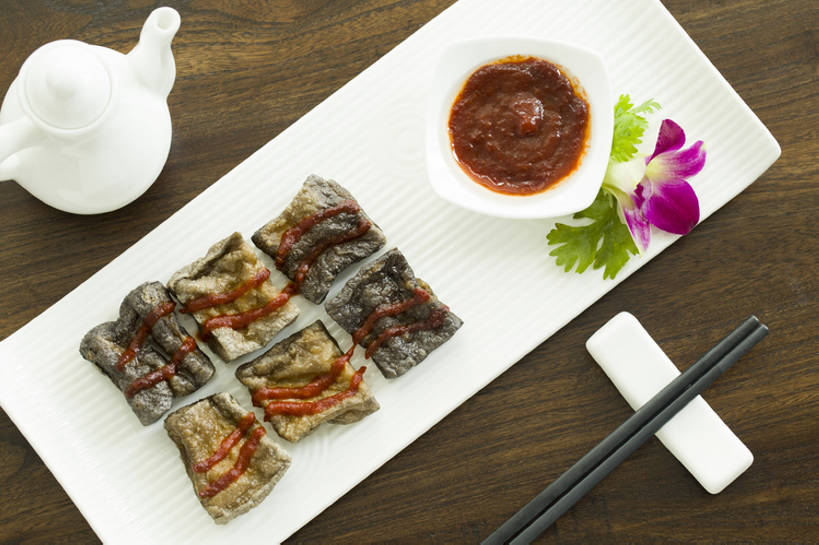 豆腐,无人,横图,俯视,特写,吃饭,晚餐,午餐,筷子,静物,餐具,北京,中国,亚洲,壶,熟食,香料,油炸,美味,食品,饮品,传统,小吃,饮食,餐饮,臭豆腐,食物,饮料,盘子,中国菜,摄影,筷子架,辣椒酱,膳食,可口,清新,中国文化,东亚,开胃酱,适口,彩图,装饰菜,恶臭,传统文化,bj175