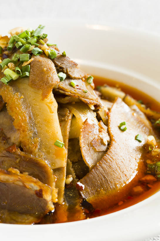 点心,面包,无人,竖图,特写,吃饭,晚餐,午餐,静物,餐具,北京,中国,亚洲,切开,肉,熟食,美味,食品,面点,饮品,吐司,传统,饮食,餐饮,食物,糕点,饮料,盘子,中国菜,切,摄影,法式面包,膳食,可口,清新,中国文化,剖面,肉制品,吐司面包,东亚,主菜,切面,适口,四川菜,彩图,多士,听型面包,传统文化,夫妻肺片,bj175