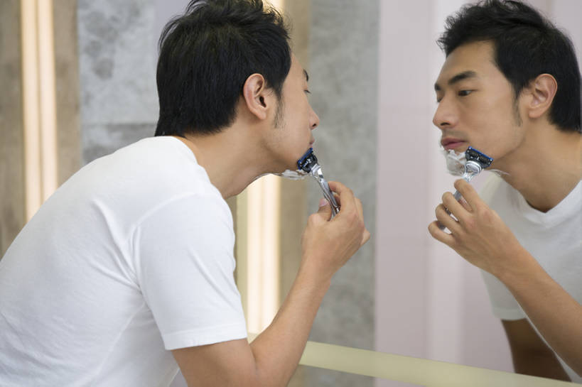 东方人,成年人,脸,头,脸颊,一个人,家庭,家,横图,室内,白天,侧面,美容,时尚,镜子,浴室,城市,北京,中国,亚洲,仅一个男性,仅一个人,一排,弯腰,握,整齐,反射,剃须刀,房屋,公寓,休闲装,干净,现代,肩膀,排列,仅一个年轻男性,看,站着,温暖,温馨,一家人,握着,摄影,生活方式,剃须膏,和睦,卫生,住房,早晨,队列,房地产,剃胡子,东亚,男人,男性,年轻男性,亚洲人,中国人,年轻人,头部,脸部,脸蛋,面部,触摸,清洗,彩图,融洽,摆拍,bj175