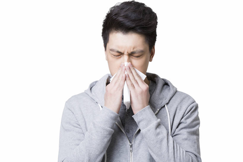 东方人,成年人,鼻子,一个人,捏,横图,抠图,白色背景,正面,北京,中国,亚洲,仅一个男性,仅一个人,擦,握,捏着,休闲装,仅一个年轻男性,纸巾,站着,皱眉,握着,摄影,感冒,疾病,痛苦,恶心,东亚,虚弱,男人,男性,年轻男性,亚洲人,中国人,年轻人,鼻,鼻孔,闭着眼睛,半身,彩图,影棚拍摄,打喷嚏,感冒病毒,bj175