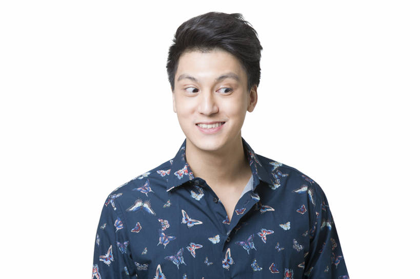 东方人,成年人,脸,头,脸颊,一个人,笑,微笑,露齿笑,横图,抠图,白色背景,正面,时尚,快乐,幸福,北京,中国,亚洲,仅一个男性,仅一个人,现代,肩膀,仅一个年轻男性,站着,表情,活力,淘气,斜视,摄影,幽默,享乐,东亚,男人,男性,年轻男性,亚洲人,中国人,年轻人,头部,脸部,脸蛋,面部,彩图,影棚拍摄,欢乐,窥视,好奇心,bj175