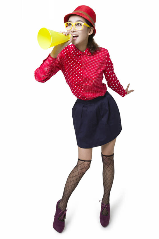 东方人,成年人,一个人,笑,微笑,露齿笑,竖图,抠图,白色背景,正面,时尚,快乐,欣喜若狂,兴奋,幸福,机器,帽子,北京,中国,亚洲,仅一个年轻女性,仅一个女性,仅一个人,握,眼镜,音响,大喊,设备,喇叭,现代,袜子,刺激,向上看,站着,张嘴,表情,握着,摄影,张开双腿,幽默,享乐,扩音器,扬声器,张大嘴巴,器件,东亚,经过,展开双腿,年轻女性,女人,女性,亚洲人,中国人,年轻人,张开嘴,张开手臂,彩图,全身,影棚拍摄,欢乐,电声换能器,伸展双腿,好消息,bj175