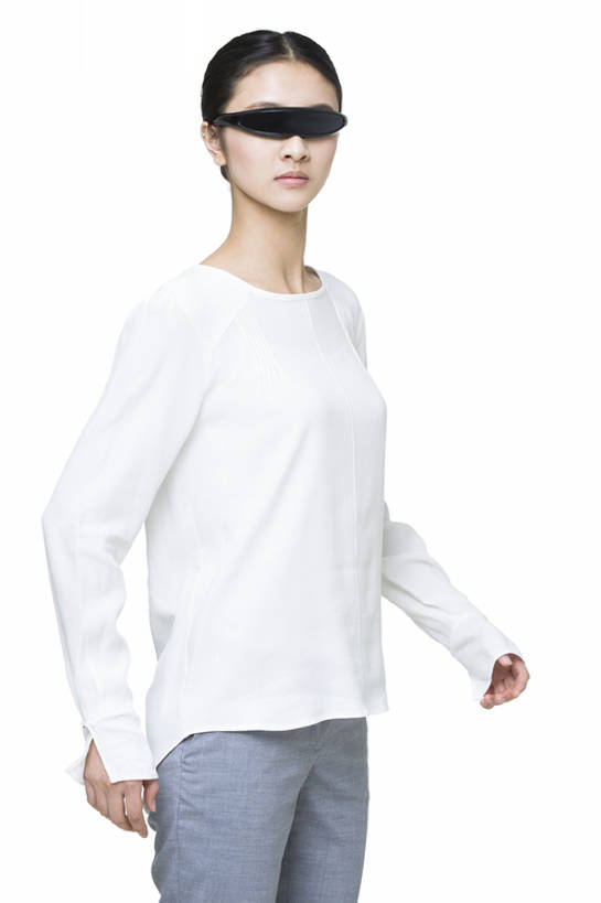 东方人,成年人,一个人,竖图,白天,抠图,白色背景,正面,时尚,信心,互联网,技术,北京,中国,亚洲,仅一个年轻女性,仅一个女性,仅一个人,屏幕,器材,眼镜,注视,休闲装,现代,黑色,观察,看,站着,幻想,活力,摄影,生活方式,观看,察看,便利,创造力,科学技术,酷,效率,关注,便携式,想象,自动化,东亚,无线电技术,年轻女性,女人,女性,亚洲人,中国人,年轻人,沟通,彩图,影棚拍摄,多媒体,传媒,bj175