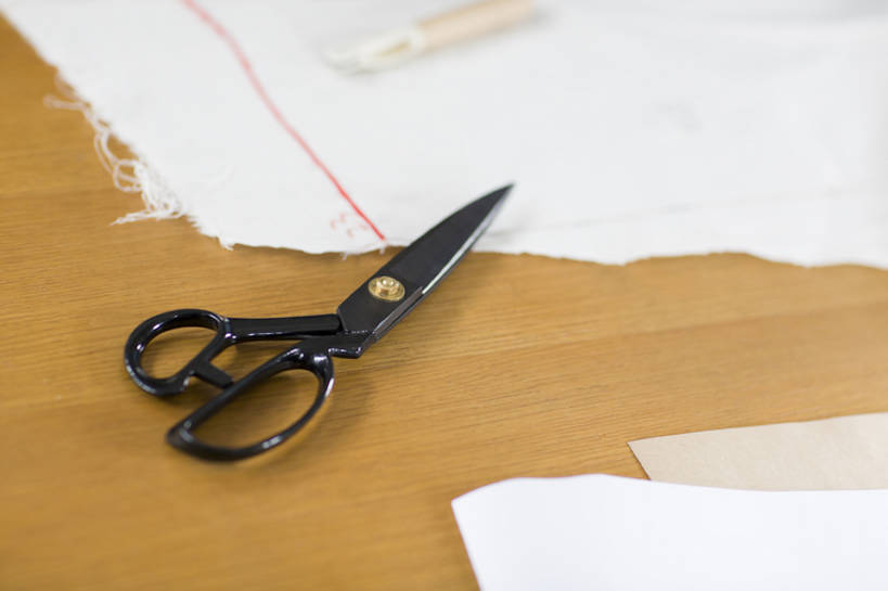 无人,设计师,裁缝,办公室,横图,室内,特写,白天,集体,技术,桌子,纺织品,北京,中国,亚洲,剪刀,纸,利益,现代,职业,团体,摄影,奋斗,技巧,愿望,组织,创造力,工作室,努力,手艺,切断,工作台,东亚,理想,式样,技能,技艺,美术设计员,设计,设计家,设计者,彩图,高角度拍摄,妙技,本领,纺织工业,产品设计,bj175