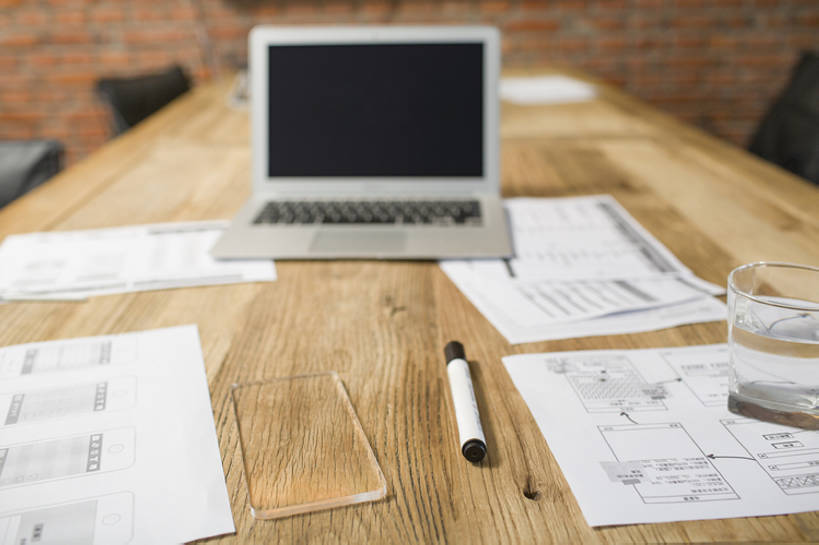 无人,技术人员,办公室,会议室,横图,室内,留白,时尚,计划,笔记本电脑,显示器,技术,桌子,静物,杯子,手机,玻璃,北京,中国,亚洲,透明,屏幕,文件,纸,会议桌,办公用品,触摸屏,显示屏,现代,文具,模型,学习用品,摄影,触控板,文具用品,创造力,液晶显示器,便携式,智能手机,输出设备,东亚,发展,无线电技术,技能,设计,技术员,沟通,彩图,计算机软件,程序员,bj175