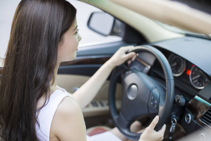 东方人,成年人,脸,头,脸颊,一个人,司机,微笑,横图,室外,白天,侧面,时尚,快乐,幸福,城市,汽车,北京,中国,亚洲,仅一个年轻女性,仅一个女性,仅一个人,握,机动车,休闲装,现代,肩膀,座位,车,方向盘,交通工具,轿车,夏天,开车,休闲,舒服,季节,握着,财富,运输,摄影,生活方式,便利,舒适,享乐,载具,驾驶室,驾车,豪华轿车,试车,车座,驾驶座,东亚,年轻女性,女人,女性,亚洲人,中国人,年轻人,头部,脸部,脸蛋,面部,休闲活动,坐着,彩图,欢乐,家用车,bj175