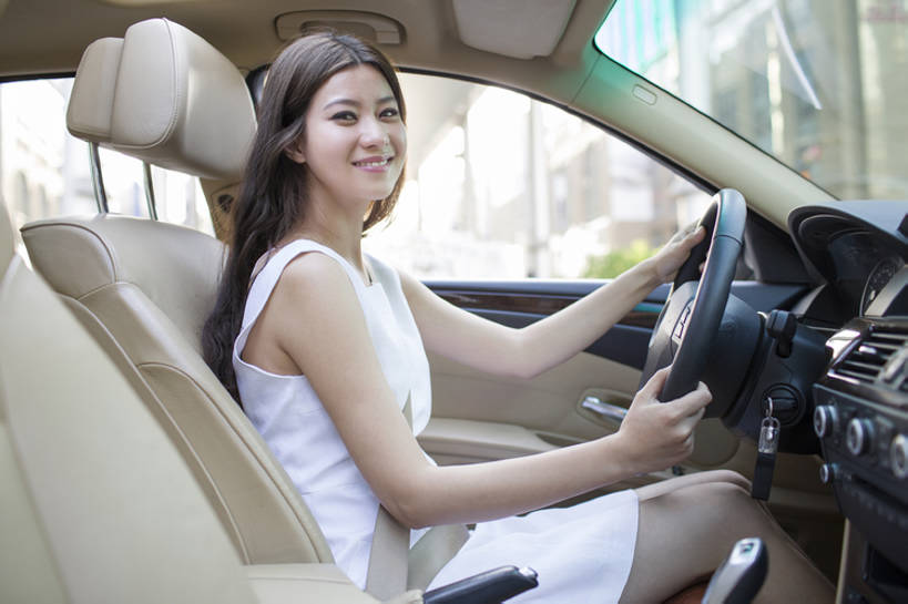 东方人,成年人,一个人,司机,笑,微笑,露齿笑,横图,室外,白天,侧面,时尚,快乐,幸福,安全,城市,汽车,北京,中国,亚洲,仅一个年轻女性,仅一个女性,仅一个人,捆扎,握,机动车,注视,休闲装,现代,座位,车,安全带,方向盘,交通工具,轿车,夏天,观察,开车,看,休闲,舒服,季节,握着,财富,运输,摄影,生活方式,观看,保护,扣,察看,便利,舒适,享乐,关注,载具,驾驶室,驾车,豪华轿车,试车,车座,驾驶座,东亚,保险带,危险,年轻女性,女人,女性,亚洲人,中国人,年轻人,休闲活动,坐着,彩图,欢乐,家用车,bj175