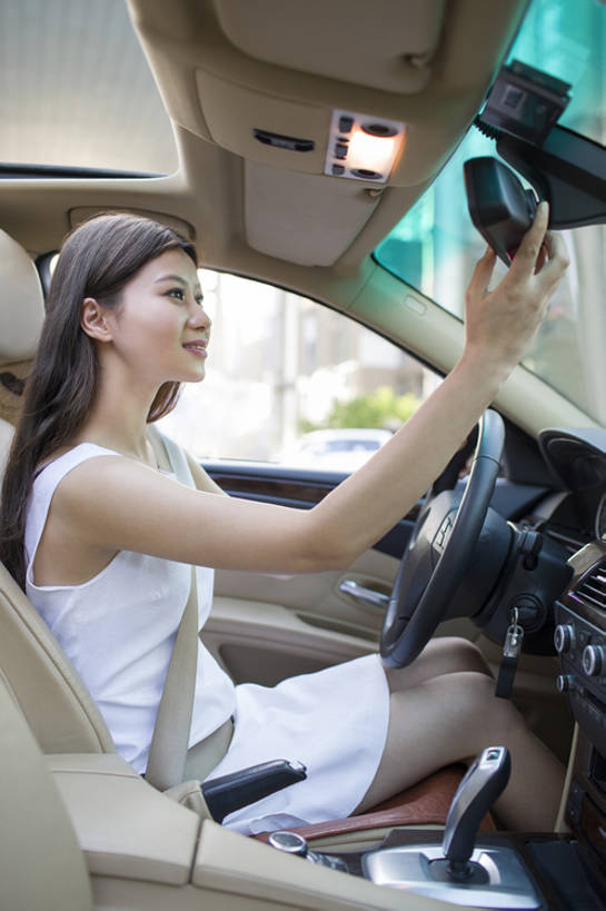 东方人,成年人,一个人,司机,笑,微笑,露齿笑,竖图,室外,白天,侧面,时尚,快乐,幸福,安全,镜子,城市,汽车,北京,中国,亚洲,仅一个年轻女性,仅一个女性,仅一个人,捆扎,握,反射,机动车,休闲装,现代,座位,车,安全带,方向盘,交通工具,轿车,夏天,开车,看,休闲,舒服,季节,握着,财富,运输,摄影,后视镜,生活方式,保护,扣,镜像,便利,舒适,享乐,生命,镜面,载具,驾驶室,驾车,豪华轿车,试车,车座,驾驶座,东亚,保险带,光学,危险,年轻女性,女人,女性,亚洲人,中国人,年轻人,休闲活动,坐着,彩图,欢乐,家用车,bj175