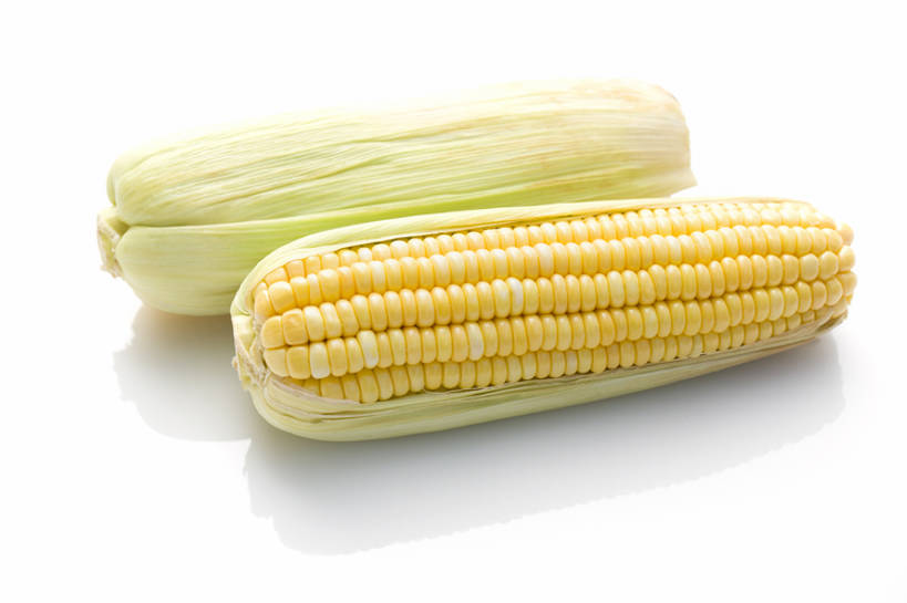 无人,横图,特写,留白,抠图,白色背景,农作物,玉米,蔬菜,静物,北京,中国,亚洲,准备,反射,材料,生食,美味,食品,饮品,营养,饮食,餐饮,食物,饮料,两个,黄色,削皮,健康,素食,摄影,有机食品,维生素,膳食,可口,清新,玉米棒,东亚,健康食物,适口,去皮,彩图,影棚拍摄,甜玉米,bj175