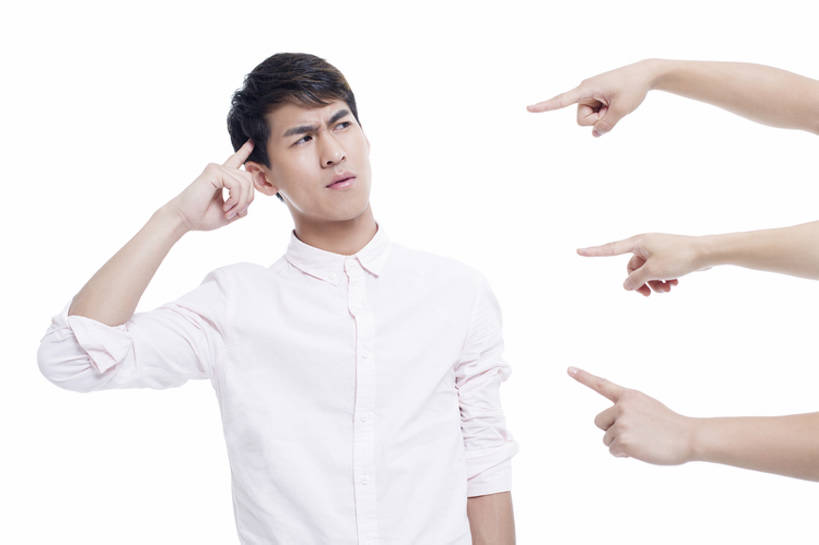 东方人,成年人,手,四个人,学生,横图,白天,留白,抠图,白色背景,正面,衬衫,失败,北京,中国,亚洲,突出,沮丧,冲突,休闲装,手势,站着,思考,表情,皱眉,个性,想,压力,斜视,责备,摄影,悲伤,指着,伤心,难过,忧虑,问题,情绪,反差,东亚,挫败,悲哀,支配,哀痛,悲戚,悲痛,迷惑,男人,男性,年轻男性,亚洲人,中国人,年轻人,大学生,半身,彩图,影棚拍摄,打手势,bj175