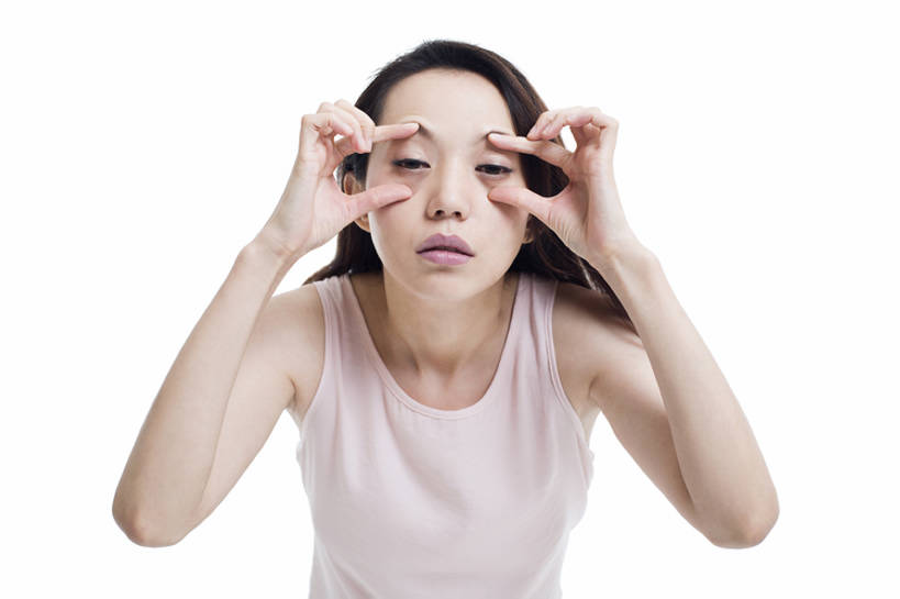 东方人,成年人,眼睛,手,一个人,学生,横图,白天,留白,抠图,白色背景,正面,北京,中国,亚洲,仅一个年轻女性,仅一个女性,仅一个人,开,注视,休闲装,观察,看,站着,疲倦,摄影,观看,幽默,悲伤,支撑,察看,疲劳,伤心,难过,疲惫,关注,消极,困乏,东亚,疲乏,悲哀,委顿,疲困,疲顿,疲钝,倦怠,怠倦,哀痛,悲戚,悲痛,怠惰,年轻女性,女人,女性,亚洲人,中国人,年轻人,大学生,半身,彩图,影棚拍摄,闷闷不乐,乱发,bj175