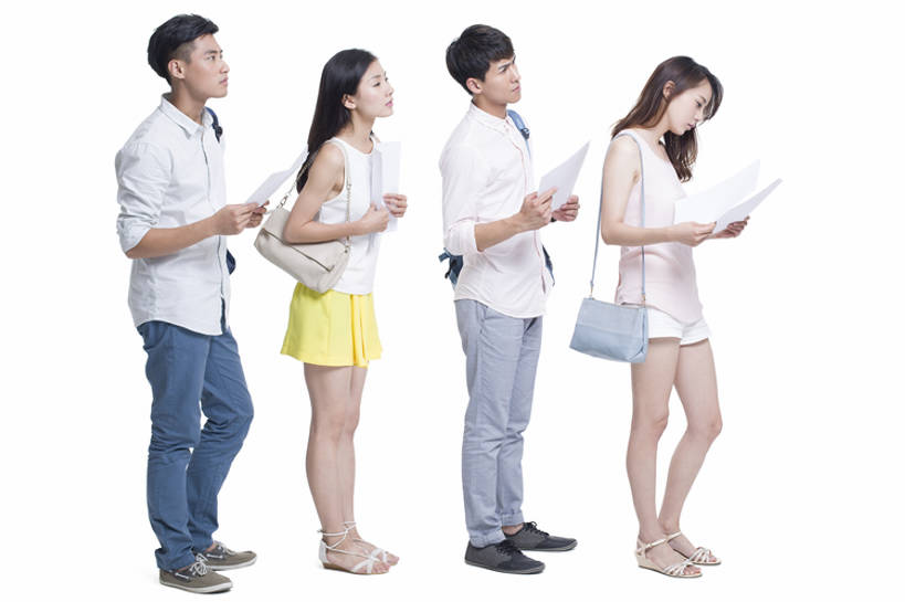 东方人,成年人,四个人,学生,横图,白天,留白,抠图,白色背景,侧面,凉鞋,衬衫,裙子,竞争,北京,中国,亚洲,一排,握,短裤,服装,整齐,列队,包,书包,挎包,注视,休闲装,现代,排列,衣服,观察,看,排队,站着,休闲,亲密,压力,握着,摄影,服饰,生活方式,观看,面试,等候,察看,简历,顺序,衣着,忧虑,毕业生,穿着,队列,关注,等,情绪,东亚,陪同,求职,衣饰,陪伴,机会,招聘,男人,男性,年轻男性,年轻女性,女人,女性,亚洲人,中国人,年轻人,大学生,彩图,全身,影棚拍摄,机遇,口试,伴随,bj175