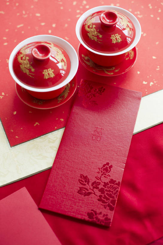 无人,竖图,俯视,特写,留白,婚礼,快乐,幸福,运气,桌子,静物,杯子,北京,中国,亚洲,准备,花纹,风俗,庆祝,装饰,图案,一对,古典,结婚,浪漫,传统,桌布,古代,红色,喜庆,汉字,精神,摄影,纪念,卷,仪式,风格,中国文化,典礼,古典风格,喜字,东亚,制度,茶杯,彩图,影棚拍摄,高兴,请柬,传统文化,bj175