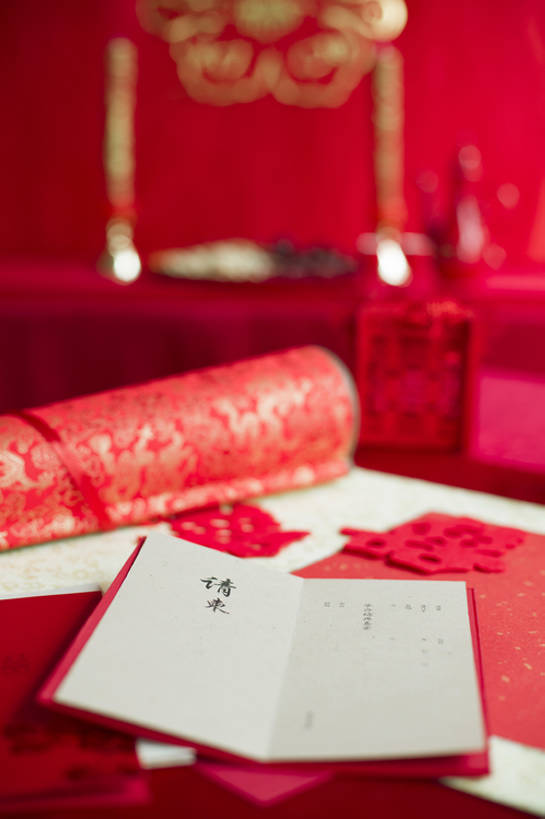 无人,竖图,特写,留白,婚礼,快乐,幸福,运气,静物,北京,中国,亚洲,准备,开,风俗,庆祝,装饰,古典,结婚,浪漫,传统,红色,喜庆,汉字,精神,摄影,纪念,卷,仪式,风格,中国文化,典礼,古典风格,喜字,东亚,空白,制度,彩图,影棚拍摄,高兴,请柬,传统文化,bj175