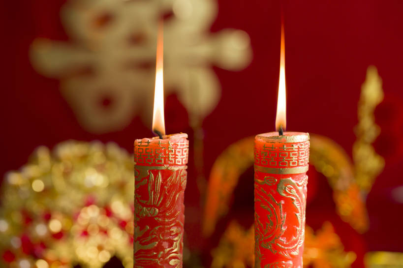 无人,横图,特写,留白,婚礼,快乐,幸福,运气,静物,蜡烛,北京,中国,亚洲,风俗,庆祝,装饰,烛光,光,一对,古典,结婚,浪漫,传统,红色,点燃,喜庆,汉字,精神,摄影,纪念,仪式,风格,中国文化,典礼,古典风格,喜字,东亚,式样,制度,彩图,影棚拍摄,高兴,传统文化,洞房,喜烛,bj175