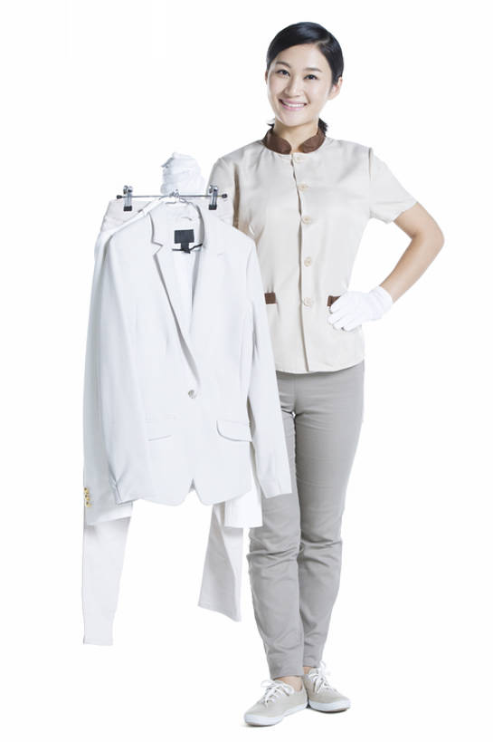 东方人,成年人,一个人,服务员,清洁工,笑,微笑,露齿笑,竖图,留白,抠图,白色背景,正面,制服,家务,快乐,幸福,信心,衣架,北京,中国,亚洲,仅一个年轻女性,仅一个女性,仅一个人,握,劳动,工作,注视,干净,手叉腰,衣服,手套,观察,看,站着,职业,服务,握着,摄影,生活方式,观看,活动,察看,女仆,享乐,洗衣房,关注,干洗店,清洁员,保洁员,东亚,保姆,仆人,清洁人员,责任,保母,年轻女性,女人,女性,亚洲人,中国人,年轻人,服务生,清洁工人,侍者,清洗,洗涤,彩图,全身,影棚拍摄,欢乐,家务劳动,bj175