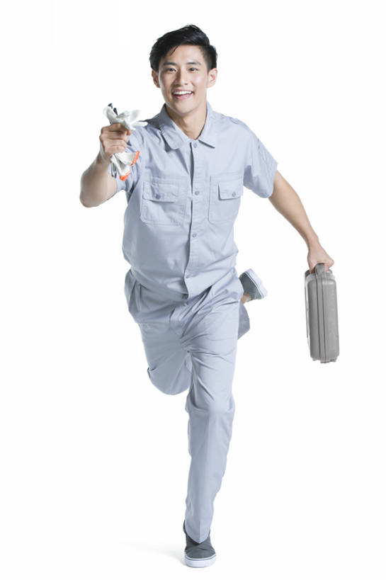 东方人,成年人,一个人,服务员,修理工,工程师,跑,笑,微笑,露齿笑,竖图,留白,抠图,白色背景,正面,制服,快乐,幸福,信心,北京,中国,亚洲,仅一个男性,仅一个人,握,工具,工人,仅一个年轻男性,手套,职业,工具箱,服务,握着,摄影,生活方式,修理,迅速,工程,享乐,东亚,责任,技能,男人,男性,年轻男性,亚洲人,中国人,年轻人,服务生,侍者,员工,技术员,彩图,全身,影棚拍摄,欢乐,匠人,劳动者,体力工,工人阶级,bj175