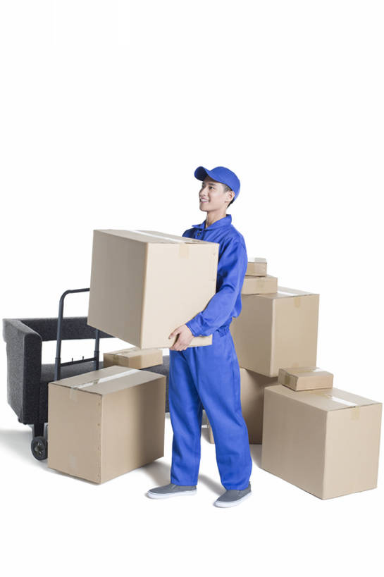 东方人,成年人,一个人,服务员,笑,微笑,露齿笑,竖图,留白,抠图,白色背景,侧面,制服,快乐,幸福,热情,信心,家具,沙发,帽子,北京,中国,亚洲,仅一个男性,仅一个人,握,堆叠,工作,包裹,包装,商品,马车,盒子,工人,仅一个年轻男性,手推车,站着,职业,鸭舌帽,服务,握着,运输,摄影,生活方式,搬家,搬运工,享乐,货运,运送,东亚,责任,男人,男性,年轻男性,亚洲人,中国人,年轻人,服务生,侍者,员工,彩图,全身,影棚拍摄,欢乐,匠人,劳动者,体力工,递送,工人阶级,bj175