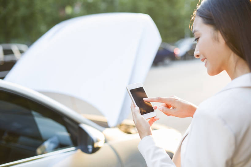 东方人,成年人,脸,头,脸颊,一个人,商务人士,商务女性,笑,微笑,露齿笑,横图,室外,白天,度假,商务,时尚,快乐,幸福,技术,美景,城市风光,城市,道路,街道,路,公路,汽车,手机,北京,中国,亚洲,仅一个年轻女性,仅一个女性,仅一个人,连接,握,套装,正装,屏幕,景观,机动车,触摸屏,交通,联系,注视,娱乐,肩膀,车,交通工具,轿车,观察,看,站着,职业,享受,休闲,景色,放松,握着,运输,摄影,生活方式,观看,等候,察看,便利,享乐,都市风光,关注,载具,发短信,等,问题,引擎盖,智能手机,东亚,无线电技术,年轻女性,女人,女性,亚洲人,中国人,年轻人,头部,脸部,脸蛋,面部,白领,马路,电子商务,触摸,彩图,欢乐,办公室职员,家用车,bj175