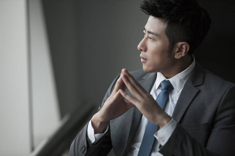 东方人,成年人,一个人,商务人士,商务男性,办公室,横图,室内,白天,正面,衬衫,西装,商务,信心,城市,北京,中国,亚洲,仅一个男性,仅一个人,套装,正装,现代,仅一个年轻男性,职业,思考,办公大楼,想,摄影,生活方式,经理,销售,商务装,贩卖,工薪阶层,东亚,营销,一套,男人,男性,年轻男性,亚洲人,中国人,年轻人,白领,上班族,坐着,半身,彩图,衬衣,办公室职员,市场营销,bj175