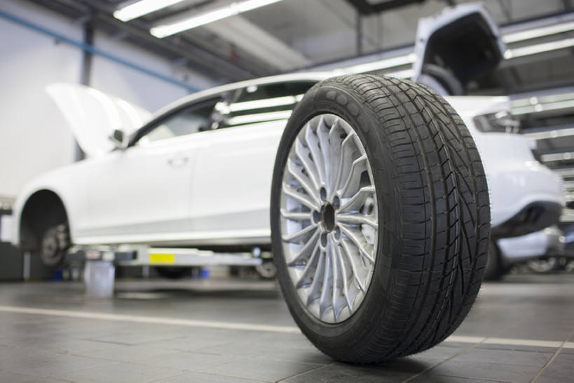 无人,工厂,商店,横图,室内,白天,正面,车间,零件,汽车,静物,北京,中国,亚洲,机动车,现代,车,车轮,轮胎,交通工具,轿车,橡胶,工业,运输,摄影,修理,展厅,载具,修理厂,豪华轿车,汽车部件,东亚,汽车修理厂,机件,彩图,制造厂,家用车,bj175