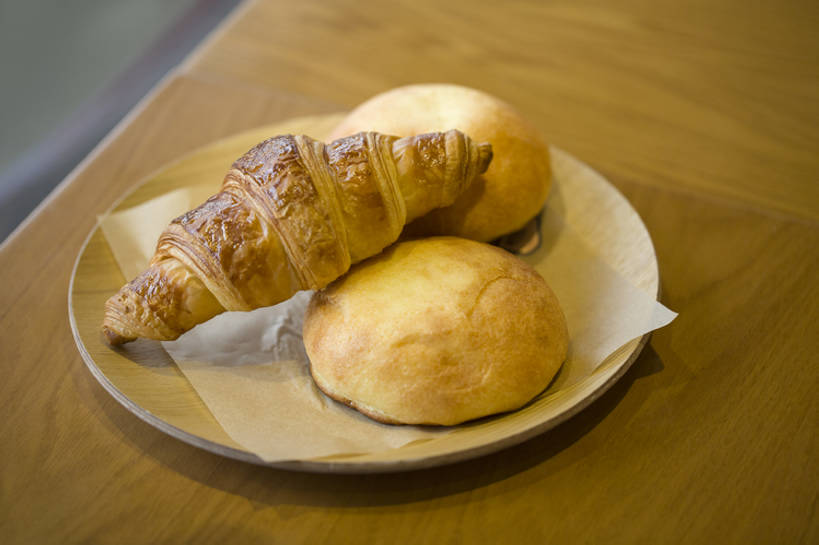 点心,面包,无人,横图,留白,早餐,桌子,静物,北京,中国,亚洲,美味,食品,面点,饮品,小吃,饮食,食物,糕点,饮料,盘子,甜食,健康,摄影,生活方式,可口,东亚,健康食物,适口,彩图,新月面包,bj175