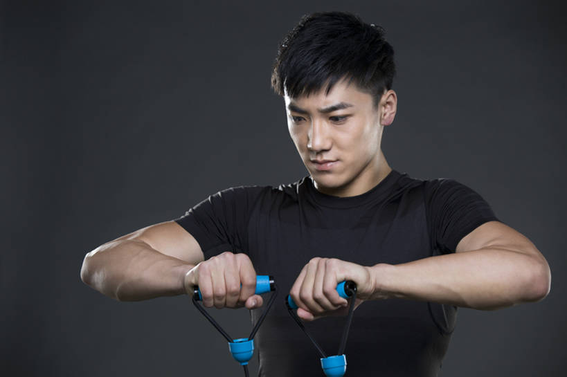 东方人,成年人,脸,头,脸颊,肌肉,健壮,一个人,运动员,拉,举,横图,留白,正面,运动服,锻炼,运动,信心,北京,中国,亚洲,仅一个男性,仅一个人,伸展,握,黑色背景,服装,训练,运动器械,现代,肩膀,仅一个年轻男性,衣服,绳子,托,站着,保养,健康,健身器械,活力,力量,平衡,舒展,握着,保健,摄影,服饰,生活方式,酷,练习,衣着,穿着,热身,决心,努力,爱好,健身器材,塑身,弹性,东亚,肱二头肌,阻力带,衣饰,体育活动,男人,男性,年轻男性,亚洲人,中国人,年轻人,头部,脸部,脸蛋,面部,举起,举手,举着,向上举,向上伸,向上托,彩图,影棚拍摄,运动器材,运动装,拉力带,瑜伽伸展带,bj175