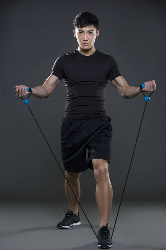 东方人,成年人,肌肉,健壮,一个人,运动员,拉,竖图,留白,正面,运动服,锻炼,运动,信心,北京,中国,亚洲,仅一个男性,仅一个人,伸展,握,灰色背景,服装,训练,注视,运动器械,现代,仅一个年轻男性,衣服,绳子,观察,看,站着,保养,健康,健身器械,活力,力量,平衡,舒展,握着,保健,摄影,服饰,生活方式,观看,张开双腿,察看,酷,练习,衣着,穿着,关注,热身,决心,努力,踏,爱好,健身器材,塑身,弹性,东亚,肱二头肌,阻力带,衣饰,展开双腿,体育活动,男人,男性,年轻男性,亚洲人,中国人,年轻人,张开手臂,彩图,全身,影棚拍摄,运动器材,伸展双腿,运动装,拉力带,瑜伽伸展带,bj175