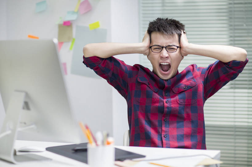 东方人,成年人,一个人,设计师,办公室,摸,横图,室内,白天,正面,商务,集体,电脑,显示器,技术,桌子,城市,笔筒,北京,中国,亚洲,仅一个男性,仅一个人,抚摸,沮丧,生气,工作,网络,眼镜,办公用品,便签,画板,利益,大喊,休闲装,输入设备,通讯设备,现代,文具,仅一个年轻男性,铅笔,容器,学习用品,张嘴,职业,皱眉,团体,器皿,台式电脑,办公大楼,压力,愤怒,创意,摄影,奋斗,生活方式,储藏,恼怒,悲伤,头痛,文具用品,愿望,组织,愤慨,伤心,绝望,难过,怒气,气愤,企业,公司,忧虑,工作室,储存,发怒,怒火,消极,努力,通信设备,问题,情绪,脾气,张大嘴巴,创新,输出设备,东亚,忿怒,怨恨,强烈,悲哀,新意,无线电技术,理想,哀痛,悲戚,悲痛,气忿,愤恨,肝火,美术工艺,插笔器具,文房用具,电脑一体机,激动,计算机,男人,男性,年轻男性,亚洲人,中国人,年轻人,白领,美术设计员,设计,设计家,设计者,玻璃杯,张开嘴,触摸,接触,坐着,半身,彩图,速写本,贮存,办公室职员,插图画家,bj175