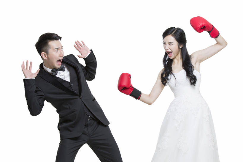 东方人,成年人,两个人,夫妻,丈夫,妻子,新娘,新郎,举,横图,抠图,白色背景,正面,婚纱,爱情,婚礼,时尚,快乐,拳击,北京,中国,亚洲,服装,正装,生气,庆祝,并排,领结,拳击手套,结婚,浪漫,打,玩,现代,托,站着,张嘴,温暖,温馨,喜庆,面对面,恩爱,活力,淘气,愤怒,恋人,摄影,生活方式,纪念,马甲,害怕,幽默,惊吓,严肃,和睦,暴力,恐怖,神圣,问题,蜜月,进攻,张大嘴巴,东亚,陪同,新婚,燕尾服,支配,陪伴,开端,欺凌,认真,震惊,男人,男性,年轻男性,年轻女性,女人,女性,亚洲人,中国人,年轻人,夫妇,情侣,张开嘴,举起,举手,举着,向上举,向上伸,向上托,彩图,影棚拍摄,礼服,高兴,伴侣,融洽,订婚,闪避,伴随,bj175