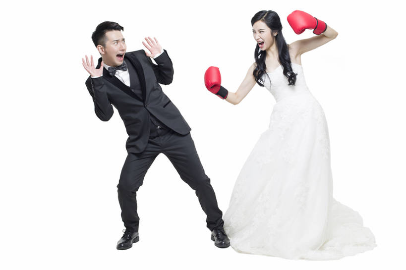 东方人,成年人,两个人,夫妻,丈夫,妻子,新娘,新郎,举,横图,抠图,白色背景,正面,婚纱,爱情,婚礼,时尚,快乐,拳击,北京,中国,亚洲,服装,正装,生气,庆祝,并排,领结,拳击手套,结婚,浪漫,打,玩,现代,托,站着,张嘴,温暖,温馨,喜庆,面对面,恩爱,活力,淘气,愤怒,恋人,摄影,生活方式,张开双腿,纪念,马甲,害怕,幽默,惊吓,严肃,和睦,暴力,恐怖,神圣,问题,蜜月,进攻,张大嘴巴,东亚,陪同,新婚,燕尾服,支配,陪伴,展开双腿,开端,欺凌,认真,震惊,男人,男性,年轻男性,年轻女性,女人,女性,亚洲人,中国人,年轻人,夫妇,情侣,张开嘴,举起,举手,举着,向上举,向上伸,向上托,彩图,全身,影棚拍摄,礼服,高兴,伴侣,融洽,伸展双腿,订婚,闪避,伴随,bj175