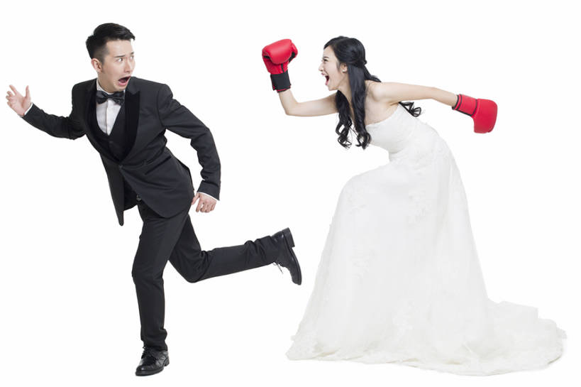 东方人,成年人,两个人,夫妻,丈夫,妻子,新娘,新郎,跑,举,横图,抠图,白色背景,侧面,婚纱,爱情,婚礼,时尚,快乐,拳击,北京,中国,亚洲,追赶,服装,正装,生气,庆祝,领结,拳击手套,结婚,浪漫,打,玩,大喊,扭头,注视,现代,观察,看,托,张嘴,转头,温暖,温馨,喜庆,面对面,恩爱,活力,淘气,愤怒,恋人,摄影,生活方式,观看,张开双腿,纪念,马甲,害怕,幽默,惊吓,严肃,和睦,察看,暴力,恐怖,神圣,关注,问题,蜜月,进攻,张大嘴巴,东亚,陪同,新婚,燕尾服,支配,陪伴,展开双腿,开端,欺凌,认真,震惊,男人,男性,年轻男性,年轻女性,女人,女性,亚洲人,中国人,年轻人,夫妇,情侣,张开嘴,举起,举手,举着,向上举,向上伸,向上托,彩图,全身,影棚拍摄,礼服,高兴,伴侣,融洽,伸展双腿,订婚,闪避,伴随,bj175