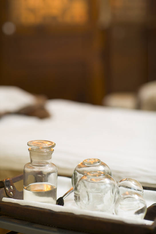 无人,商店,竖图,室内,特写,植物,床,静物,北京,中国,亚洲,医学,草药,药草,床单,文化,被子,商铺,传统,中药,医疗用品,药店,保养,治疗,保健,摄影,药房,药铺,生活方式,真空,医疗,被单,中国文化,医疗器械,药材,中草药,中药房,拔火罐,中医,火罐,东亚,按摩床,医治,中药材,本草,市肆,商号,替代疗法,拔罐,拔罐疗法,拔罐子,火罐疗法,中医学,玻璃杯,彩图,店铺,搓背床,理疗床,美容床,指压床,传统文化,门诊部,物理疗法,诊疗室,bj175