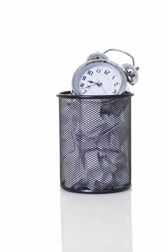 无人,竖图,特写,留白,抠图,白色背景,失败,静物,闹钟,北京,中国,亚洲,废弃,环保,小的,时间,反射,垃圾,垃圾桶,容器,概念,压力,摄影,能源,纸团,储藏,报废,垃圾箱,回收,废物,资源,危机,储存,消极,丢弃,利用,低碳,东亚,循环,放弃,抛弃,计时工具,持续,摈弃,想法,钟,扔,彩图,影棚拍摄,屏弃,摈斥,摒除,贮存,bj175