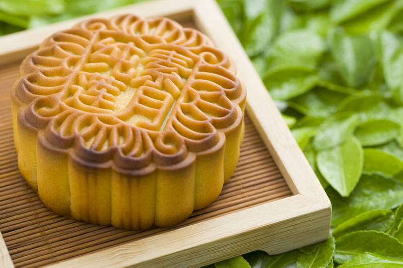 点心,月饼,无人,横图,特写,静物,北京,中国,中秋节,亚洲,形状,风俗,庆祝,装饰,鲜艳,木制,圆形,茶叶,美味,食品,甜点,甜品,餐盘,传统,饮食,树叶,食物,糕点,绿色,中国菜,甜食,汉字,季节,精神,摄影,收获,仪式,清新,中国文化,典礼,东亚,酥皮糕点,式样,制度,彩图,高角度拍摄,影棚拍摄,焦距,全画幅,传统文化,传统节日,bj175