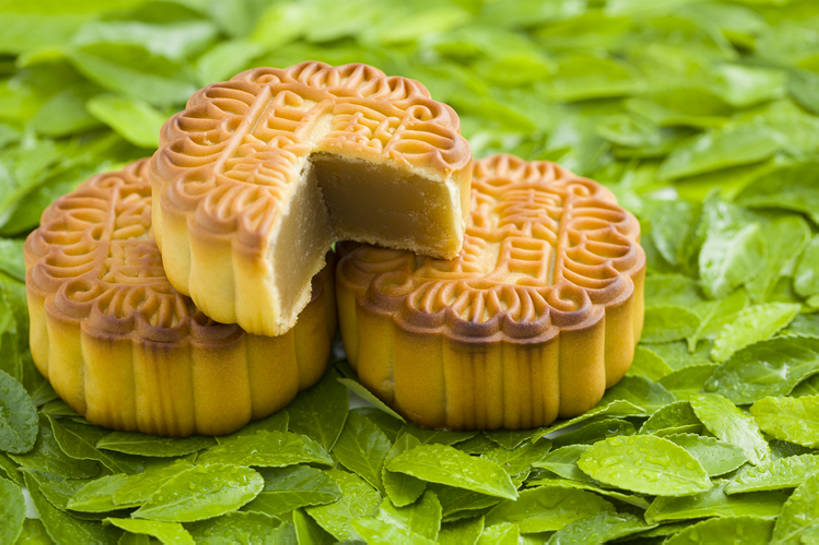 点心,月饼,无人,横图,特写,静物,北京,中国,中秋节,亚洲,堆叠,形状,风俗,庆祝,装饰,鲜艳,圆形,茶叶,美味,食品,甜点,甜品,传统,饮食,树叶,食物,糕点,绿色,中国菜,甜食,切,汉字,季节,精神,摄影,收获,仪式,清新,中国文化,典礼,东亚,酥皮糕点,式样,制度,彩图,影棚拍摄,焦距,全画幅,传统文化,传统节日,bj175