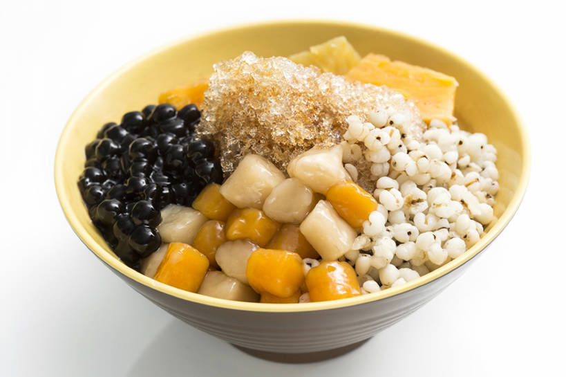 点心,无人,横图,特写,留白,抠图,白色背景,静物,北京,中国,亚洲,融化,材料,冰,美味,食品,甜点,甜品,饮品,饮食,中药,食物,糕点,饮料,碗,甜食,健康,摄影,有机食品,混合,可口,清新,薏米,东亚,健康食物,薏仁,苡米,苡仁,薏苡仁,米仁,适口,果露,甘薯,彩图,影棚拍摄,芋圆,bj175