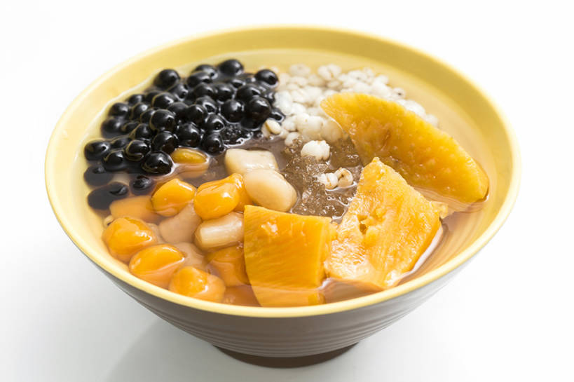 点心,无人,横图,特写,留白,抠图,白色背景,静物,北京,中国,亚洲,融化,材料,冰,美味,食品,甜点,甜品,饮品,饮食,中药,食物,糕点,饮料,碗,甜食,健康,摄影,有机食品,混合,可口,清新,薏米,东亚,健康食物,薏仁,苡米,苡仁,薏苡仁,米仁,适口,果露,甘薯,彩图,影棚拍摄,芋圆,bj175