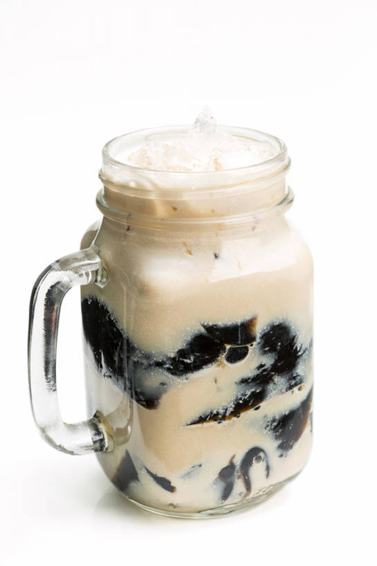 牛奶,无人,竖图,特写,留白,抠图,白色背景,茶,静物,北京,中国,亚洲,融化,冰,奶茶,美味,食品,饮品,饮食,食物,饮料,甜食,冷饮,摄影,混合,可口,清新,东亚,适口,果露,玻璃杯,彩图,影棚拍摄,仙草冻,bj175